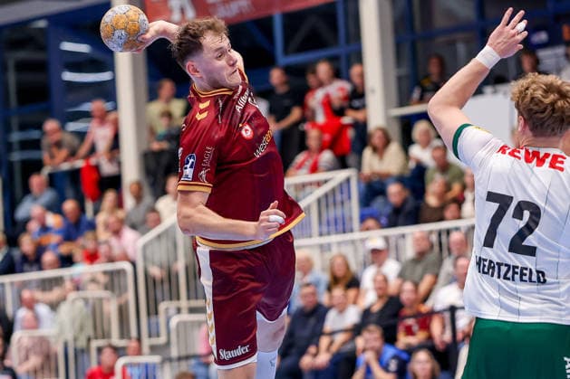 02.10.2026, 6. Spieltag der 2. Handball-Bundesliga, TuSEM Essen - SC DHfK Leipzig. Maximilian Hejny (TUSEM Essen 64) wirft den Ball auf das Tor NRW Deutschland