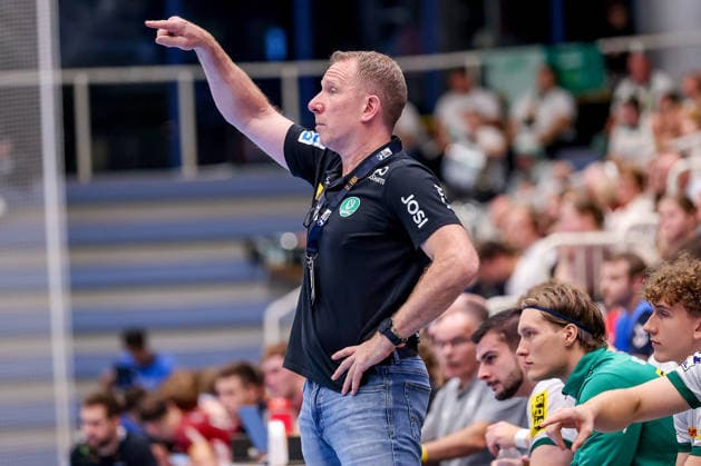 02.10.2026, 6. Spieltag der 2. Handball-Bundesliga, TuSEM Essen - SC DHfK Leipzig. Trainer Frank Carstens (SC DHFK Leipzig hc) gestikulierend am Spielfeldrand NRW Deutschland