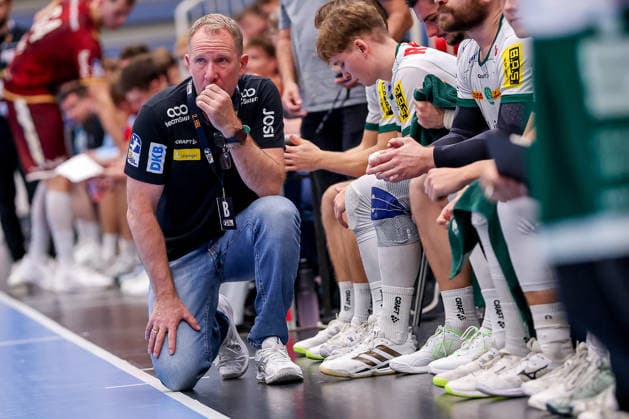 02.10.2026, 6. Spieltag der 2. Handball-Bundesliga, TuSEM Essen - SC DHfK Leipzig. Trainer Frank Carstens (SC DHFK Leipzig hc) gestikulierend am Spielfeldrand NRW Deutschland