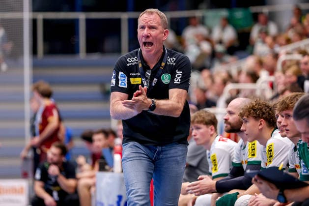 02.10.2026, 6. Spieltag der 2. Handball-Bundesliga, TuSEM Essen - SC DHfK Leipzig. Trainer Frank Carstens (SC DHFK Leipzig hc) gestikulierend am Spielfeldrand NRW Deutschland