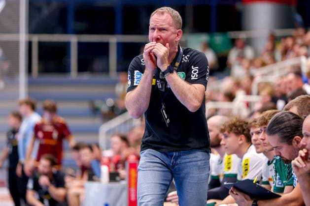 02.10.2026, 6. Spieltag der 2. Handball-Bundesliga, TuSEM Essen - SC DHfK Leipzig. Trainer Frank Carstens (SC DHFK Leipzig hc) gestikulierend am Spielfeldrand NRW Deutschland