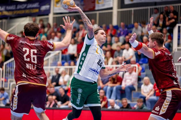 02.10.2026, 6. Spieltag der 2. Handball-Bundesliga, TuSEM Essen - SC DHfK Leipzig. Dean Bombac (SC DHFK Leipzig 44) wirft den Ball auf das Tor NRW Deutschland