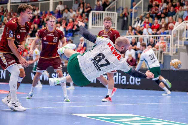 02.10.2026, 6. Spieltag der 2. Handball-Bundesliga, TuSEM Essen - SC DHfK Leipzig. Moritz Preuss (SC DHFK Leipzig 67) wirft den Ball auf das Tor NRW Deutschland