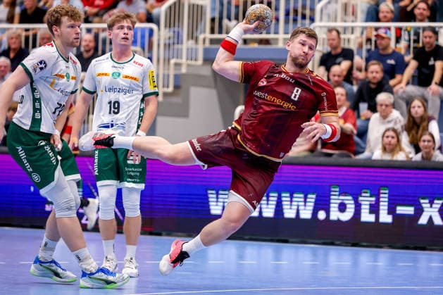 02.10.2026, 6. Spieltag der 2. Handball-Bundesliga, TuSEM Essen - SC DHfK Leipzig. Adin FaljiÄ‡ (TUSEM Essen 08) wirft den Ball auf das Tor NRW Deutschland