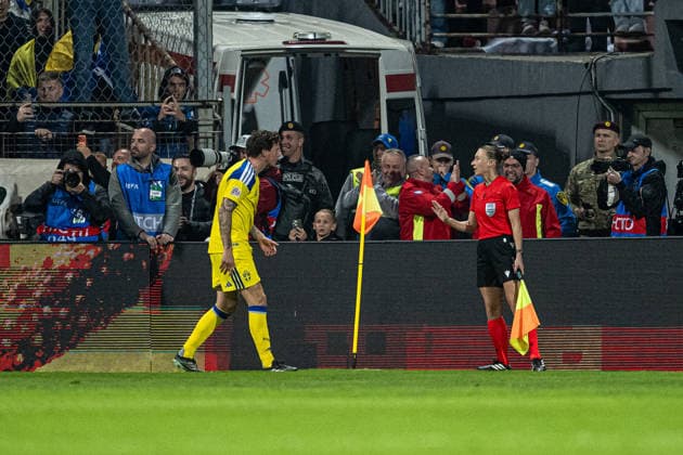 261002 Victor Lindelöf of Sweden reacts during the Nations League football match between Bosnia and Herzegovina and Sweden on October 2, 2026 in Zenica. Photo: Ludvig Thunman BILDBYRAN kod LT LT0823 fotboll football soccer fotball nations league uefa nations league bosnia and herzegovina sverige sweden sverige a bbeng Copyright: LUDVIGxTHUNMAN BB261002LT159