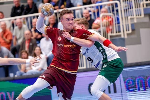 02.10.2026, 6. Spieltag der 2. Handball-Bundesliga, TuSEM Essen - SC DHfK Leipzig. Max Neuhaus (TUSEM Essen 37) wirft den Ball auf das Tor NRW Deutschland