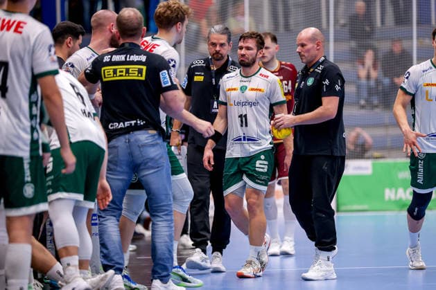 02.10.2026, 6. Spieltag der 2. Handball-Bundesliga, TuSEM Essen - SC DHfK Leipzig. Lukas Binder (SC DHFK Leipzig 11) muss verletzt vom Spielfeld NRW Deutschland