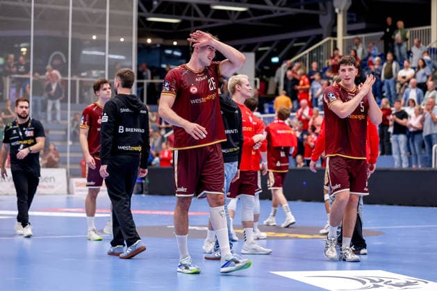 02.10.2026, 6. Spieltag der 2. Handball-Bundesliga, TuSEM Essen - SC DHfK Leipzig. Enttäuschte Gesichter nach der Niederlage gegen leipzig. Tom Wolf (TUSEM Essen 26) Valentin Willner (TUSEM Essen 05) NRW Deutschland