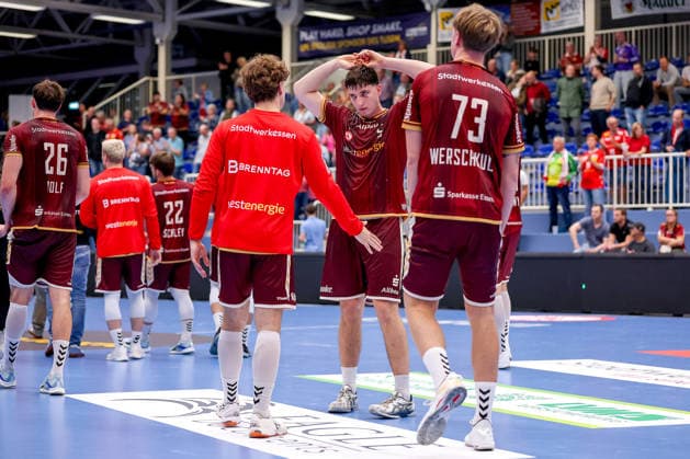 02.10.2026, 6. Spieltag der 2. Handball-Bundesliga, TuSEM Essen - SC DHfK Leipzig. Enttäuschte Gesichter nach der Niederlage gegen leipzig. Tom Wolf (TUSEM Essen 26) Valentin Willner (TUSEM Essen 05) Finley Werschkull (TUSEM Essen 73) NRW Deutschland