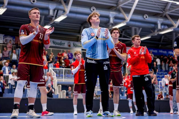 02.10.2026, 6. Spieltag der 2. Handball-Bundesliga, TuSEM Essen - SC DHfK Leipzig. Enttäuschte Gesichter nach der Niederlage gegen leipzig. Max Neuhaus (TUSEM Essen 37) Finn Knaack (TUSEM Essen 12) Felix Eißing (TUSEM Essen 21) NRW Deutschland