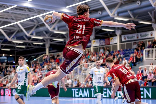 02.10.2026, 6. Spieltag der 2. Handball-Bundesliga, TuSEM Essen - SC DHfK Leipzig. Felix Eißing (TUSEM Essen 21) wirft den Ball auf das Tor NRW Deutschland