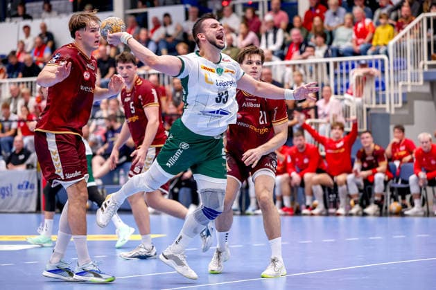 02.10.2026, 6. Spieltag der 2. Handball-Bundesliga, TuSEM Essen - SC DHfK Leipzig. Luka Rogan (SC DHFK Leipzig 33) wirft den Ball auf das Tor NRW Deutschland