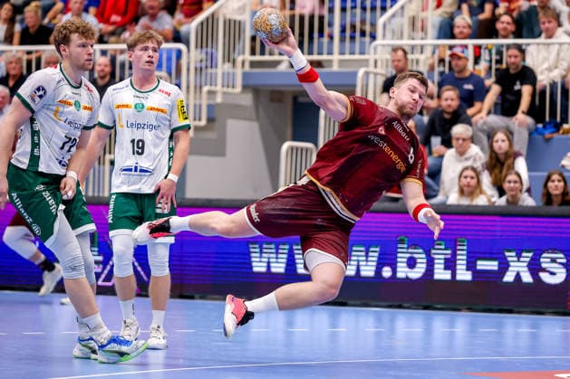 02.10.2026, 6. Spieltag der 2. Handball-Bundesliga, TuSEM Essen - SC DHfK Leipzig. Adin FaljiÄ‡ (TUSEM Essen 08) wirft den Ball auf das Tor NRW Deutschland