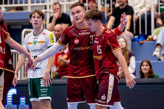 02.10.2026, 6. Spieltag der 2. Handball-Bundesliga, TuSEM Essen - SC DHfK Leipzig. Max Neuhaus (TUSEM Essen 37) neben Nils Homscheid (TUSEM Essen 15) NRW Deutschland