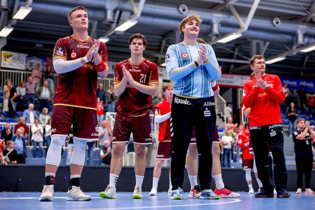 02.10.2026, 6. Spieltag der 2. Handball-Bundesliga, TuSEM Essen - SC DHfK Leipzig. Enttäuschte Gesichter nach der Niederlage gegen leipzig. Max Neuhaus (TUSEM Essen 37) Finn Knaack (TUSEM Essen 12) Felix Eißing (TUSEM Essen 21) NRW Deutschland