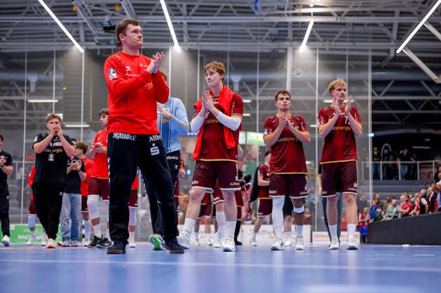 02.10.2026, 6. Spieltag der 2. Handball-Bundesliga, TuSEM Essen - SC DHfK Leipzig. Enttäuschte Gesichter nach der Niederlage gegen leipzig. Lukas Diedrich (TUSEM Essen 16) Felix Mart (TUSEM Essen 03) Nils Homscheid (TUSEM Essen 15) Finley Werschkull (TUSEM Essen 73) NRW Deutschland