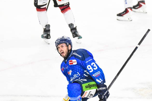 Straubing Tigers vs. Pinguins Bremerhaven, Eishockey, Deutsche Eishockey Liga, Penny DEL, 5.Spieltag, Saison 2026 2027, 02.10.2026 Spencer Kersten (Straubing Tigers) bejubelt den Treffer, Eishockey Herren, Deutsche Eishockey Liga, Penny DEL, 5.Spieltag, Saison 2026 2027 am 02.10.2026 im Eisstadion am Pulverturm, Straubing Tigers (blau) gegen Pinguins Bremerhaven (weiss)