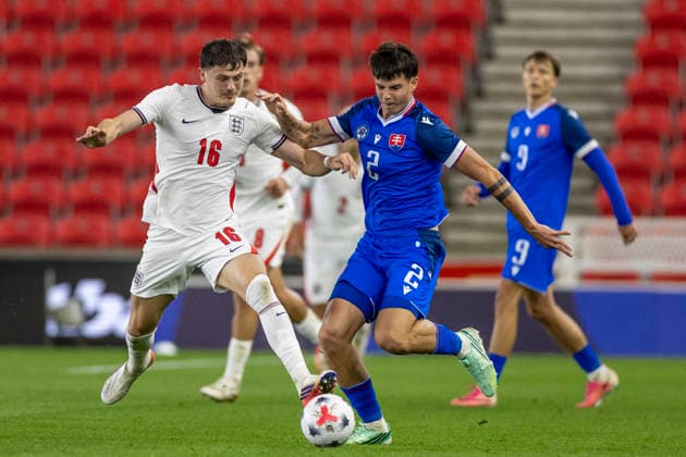 RECORD DATE NOT STATED 2nd October 2026; bet365 Stadium, Stoke-on-Trent, England; UEFA U21, U 21 Championship Qualification Football, England U21 versus Slovakia U21; William Lankshear of England is tackled by Tobias Paliscak of Slovakia TimxWilliams