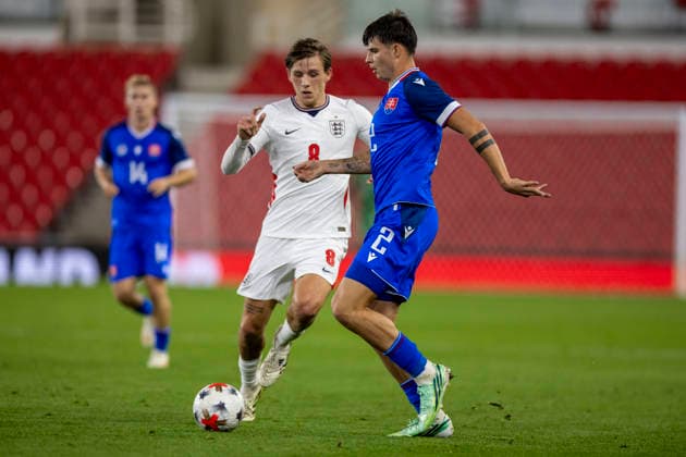 RECORD DATE NOT STATED 2nd October 2026; bet365 Stadium, Stoke-on-Trent, England; UEFA U21, U 21 Championship Qualification Football, England U21 versus Slovakia U21; Tobias Paliscak of Slovakia under pressure from Sydie Peck of England TimxWilliams