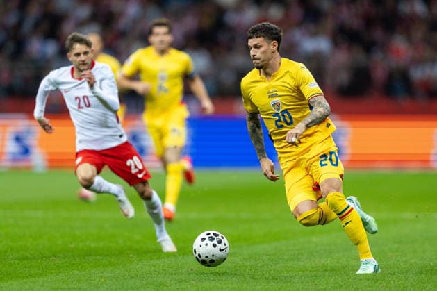 WARSAW, POLAND - OCTOBER 2: Dennis Man during the UEFA Nations League Group B4 Round 3 MD1 match between Poland nad Romania at PGE Narodowy on October 2, 2026 in Warsaw, Poland --- Pilka nozna. Liga Narodow. Polska - Rumunia. (Photo by Igor Jakubowski Arena Akcji) NEWSPIX.PL --- newspix.pl POLAND OUT! 