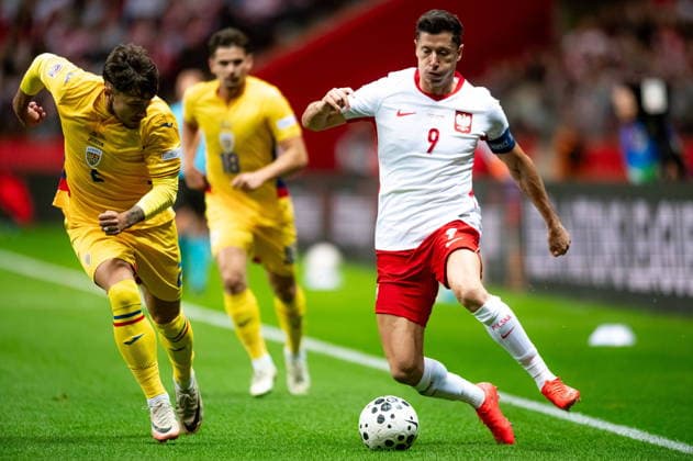 WARSAW, POLAND - OCTOBER 2: Andrei Ratiu Robert Lewandowski during the UEFA Nations League Group B4 Round 3 MD1 match between Poland nad Romania at PGE Narodowy on October 2, 2026 in Warsaw, Poland --- Pilka nozna. Liga Narodow. Polska - Rumunia. (Photo by Kai Taller Arena Akcji) NEWSPIX.PL --- newspix.pl POLAND OUT! 
