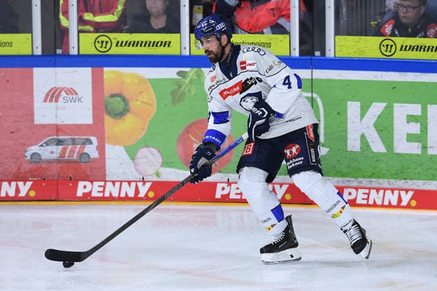 Eishockey Penny DEL 5. Spieltag Krefeld Pinguine - ERC Ingolstadt am 02.10.2026 in der Yayla Arena in Krefeld Morgan Ellis ( Ingolstadt ) Gemäß den Vorgaben der DEL Deutsche Eishockey Liga ist die Publikation und Weiterverwertung der Aufnahmen in elektronischen Medien und Endgeräten aller Art während des laufenden Spiels nicht zulässig.