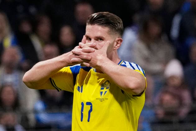 ZENICA, BOSNIA AND HERZEGOVINA 20261002 Sweden s Viktor Gyökeres celebrates his goal, 0-1, together with Gabriel Gudmundsson during Friday s Nations League soccer match between Bosnia and Herzegovina and Sweden at Bilino Polje stadium in Zenica.