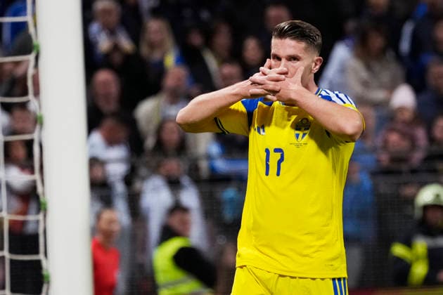 ZENICA, BOSNIA AND HERZEGOVINA 20261002 Sweden s Viktor Gyökeres celebrates his goal, 0-1, together with Gabriel Gudmundsson during Friday s Nations League soccer match between Bosnia and Herzegovina and Sweden at Bilino Polje stadium in Zenica.