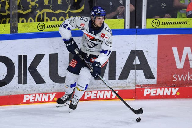 Eishockey Penny DEL 5. Spieltag Krefeld Pinguine - ERC Ingolstadt am 02.10.2026 in der Yayla Arena in Krefeld Emil Kvernmo Wasenden ( Ingolstadt ) Gemäß den Vorgaben der DEL Deutsche Eishockey Liga ist die Publikation und Weiterverwertung der Aufnahmen in elektronischen Medien und Endgeräten aller Art während des laufenden Spiels nicht zulässig.