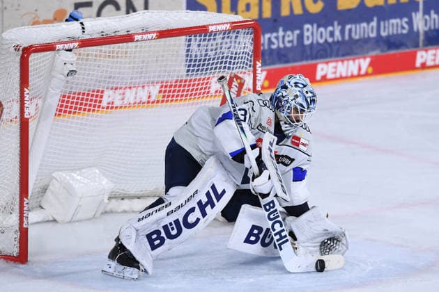 Eishockey Penny DEL 5. Spieltag Krefeld Pinguine - ERC Ingolstadt am 02.10.2026 in der Yayla Arena in Krefeld Devin Williams ( Ingolstadt ) Gemäß den Vorgaben der DEL Deutsche Eishockey Liga ist die Publikation und Weiterverwertung der Aufnahmen in elektronischen Medien und Endgeräten aller Art während des laufenden Spiels nicht zulässig.