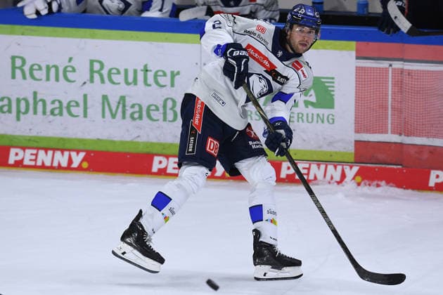 Eishockey Penny DEL 5. Spieltag Krefeld Pinguine - ERC Ingolstadt am 02.10.2026 in der Yayla Arena in Krefeld Sam Ruopp ( Ingolstadt ) Gemäß den Vorgaben der DEL Deutsche Eishockey Liga ist die Publikation und Weiterverwertung der Aufnahmen in elektronischen Medien und Endgeräten aller Art während des laufenden Spiels nicht zulässig.