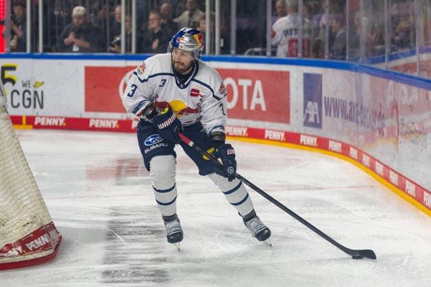 Lukas Klok (EHC Red Bull Muenchen, 03) hinter dem Tor. Koelner Haie vs. EHC Red Bull Muenchen, Eishockey, Penny DEL, 05. Spieltag, Saison 2026 2027, 02.10.2026 Koelner Haie vs. EHC Red Bull Muenchen, Eishockey, Penny DEL, 05. Spieltag, Saison 2026 2027, 02.10.2026 Koeln Copyright: xEibner-Pressefoto ThomasxHaeslerx EP_THR