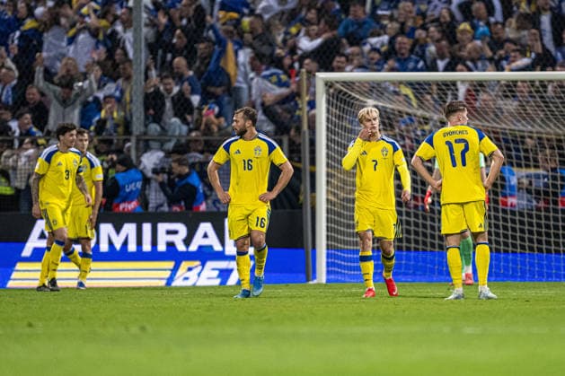 261002 Victor Lindelöf, Jesper Karlström, Lucas Bergvall and Viktor Gyökeres of Sweden looks dejected after 1-1 during the Nations League football match between Bosnia and Herzegovina and Sweden on October 2, 2026 in Zenica. Photo: Ludvig Thunman BILDBYRAN kod LT LT0823 fotboll football soccer fotball nations league uefa nations league bosnia and herzegovina sverige sweden sverige a bbeng depp Copyright: LUDVIGxTHUNMAN BB261002LT185