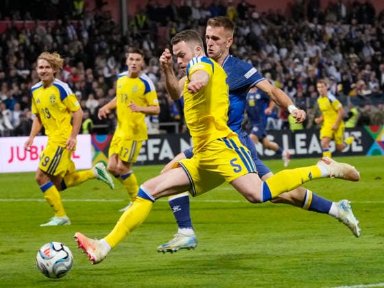 ZENICA, BOSNIEN-HERCEGOVINA 20261002 Sveriges Gabriel Gudmundsson under fredagens fotbollsmatch i Nations League mellan Bosnien-Hercegovina och Sverige pa Bilino Polje-stadion i Zenica.