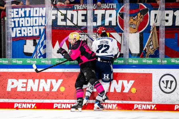 02.10.2026 - Eishockey - Saison 2026 2027 - Penny DEL - Nürnberg Ice Tigers Icetigers - Schwenninger Wild Wings Schwenningen - ThHa - xthxhax - Ryan Jones (20, Nürnberg Ice Tigers, NIT ) Niklas Hübner (72, Schwenninger Wild Wings, SWW ) Check