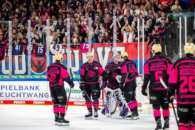 02.10.2026 - Eishockey - Saison 2026 2027 - Penny DEL - Nürnberg Ice Tigers Icetigers - Schwenninger Wild Wings Schwenningen - ThHa - xthxhax - Jubel, Freude Ryan Jones (20, Nürnberg Ice Tigers, NIT ) Niklas Treutle (31, Nürnberg Ice Tigers, NIT ) William Dufour (25, Nürnberg Ice Tigers, NIT )