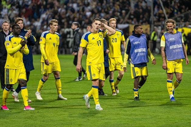 261002 Ken Sema, Eric Smith and Viktor Gyökeres of Sweden looks dejected after the Nations League football match between Bosnia and Herzegovina and Sweden on October 2, 2026 in Zenica. Photo: Ludvig Thunman BILDBYRAN kod LT LT0823 fotboll football soccer fotball nations league uefa nations league bosnia and herzegovina sverige sweden sverige a bbeng depp Copyright: LUDVIGxTHUNMAN BB261002LT201