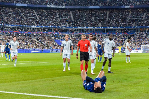 FOOTBALL : France vs Italie - Ligue des Nations - 3e JournÃ e - 02 10 2026 Desire Doue (France) Michael Kayode (Italie) Sandro Tonali (Italie) Davide Frattesi (Italie) Jesus Gil Manzano (Arbitre Central) Saint DenisFrance  Copyright: xBaptistexAutissierx