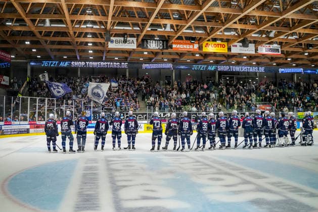 Siegjubel Towerstars, GER, Ravensburg Towerstars vs. EC Bad Nauheim, Eishockey, DEL2 Hauptrunde, 5. Spieltag, Spielzeit 2026 2027, 02.10.2026 GER, Ravensburg Towerstars vs. EC Bad Nauheim, Eishockey, DEL2 Hauptrunde, 5. Spieltag, Spielzeit 2026 2027, 02.10.2026 Ravensburg Copyright: xEibner-Pressefoto MaximilianxRistx EP_MRT
