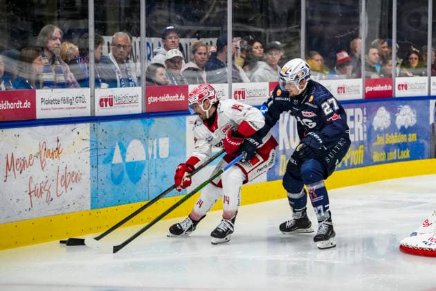Kampf um den Puck Zweikampf zwischen Dominik Tiffels (EC Bad Nauheim, 14) und Thomas Reichel (Towerstars Ravensburg, 27), GER, Ravensburg Towerstars vs. EC Bad Nauheim, Eishockey, DEL2 Hauptrunde, 5. Spieltag, Spielzeit 2026 2027, 02.10.2026 GER, Ravensburg Towerstars vs. EC Bad Nauheim, Eishockey, DEL2 Hauptrunde, 5. Spieltag, Spielzeit 2026 2027, 02.10.2026 Ravensburg Copyright: xEibner-Pressefoto MaximilianxRistx EP_MRT