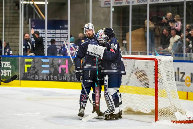 Siegjubel Towerstars, GER, Ravensburg Towerstars vs. EC Bad Nauheim, Eishockey, DEL2 Hauptrunde, 5. Spieltag, Spielzeit 2026 2027, 02.10.2026 GER, Ravensburg Towerstars vs. EC Bad Nauheim, Eishockey, DEL2 Hauptrunde, 5. Spieltag, Spielzeit 2026 2027, 02.10.2026 Ravensburg Copyright: xEibner-Pressefoto MaximilianxRistx EP_MRT