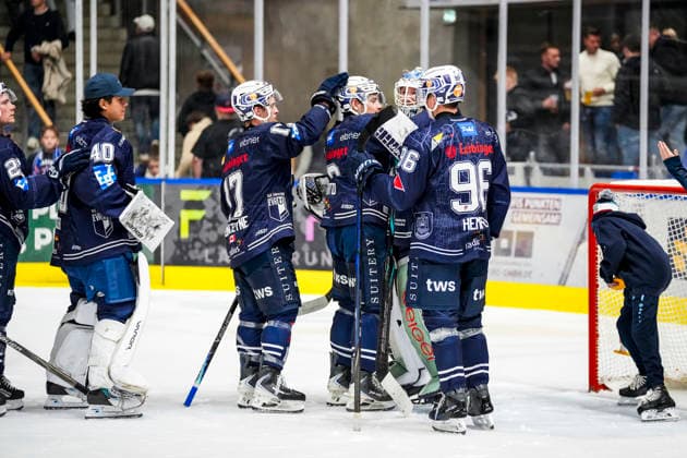 Siegjubel Towerstars, GER, Ravensburg Towerstars vs. EC Bad Nauheim, Eishockey, DEL2 Hauptrunde, 5. Spieltag, Spielzeit 2026 2027, 02.10.2026 GER, Ravensburg Towerstars vs. EC Bad Nauheim, Eishockey, DEL2 Hauptrunde, 5. Spieltag, Spielzeit 2026 2027, 02.10.2026 Ravensburg Copyright: xEibner-Pressefoto MaximilianxRistx EP_MRT