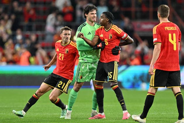 261002 Belgium vs Turkey Timothy Castagne (21) of Belgium and goalkeeper Senne Lammens (1) of Belgium react towards teammate Nathan Ngoy (15) of Belgium during a soccer game between the national teams of Belgium and Turkey on matchday 3 in group A1 in the Nations League , league phase , on Friday 2 October 2026 in Liege , Belgium .(Photo by David Catry Isosport) Liege Belgium  Copyright: xDavidxCatryx 20261002DC2_0594