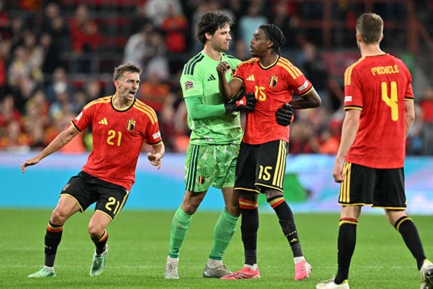 261002 Belgium vs Turkey Timothy Castagne (21) of Belgium and goalkeeper Senne Lammens (1) of Belgium react towards teammate Nathan Ngoy (15) of Belgium during a soccer game between the national teams of Belgium and Turkey on matchday 3 in group A1 in the Nations League , league phase , on Friday 2 October 2026 in Liege , Belgium .(Photo by David Catry Isosport) Liege Belgium  Copyright: xDavidxCatryx 20261002DC2_0596