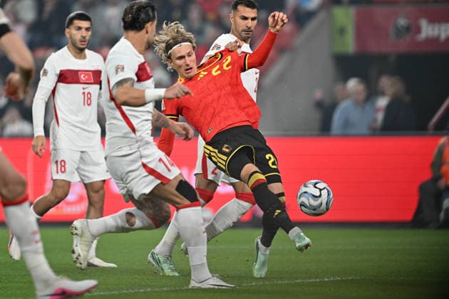 261002 Belgium vs Turkey Mika Godts (22) of Belgium fighting for the ball with Zeki Celik (2) of Turkey during a soccer game between the national teams of Belgium and Turkey on matchday 3 in group A1 in the Nations League , league phase , on Friday 2 October 2026 in Liege , Belgium .(Photo by David Catry Isosport) Liege Belgium  Copyright: xDavidxCatryx 20261002DC2_7334
