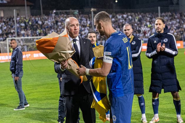 261002 Simon Aström, President of the Swedish Football Federation and Edin DÅ¾eko of Bosnia and Herzegovina after the Nations League football match between Bosnia and Herzegovina and Sweden on October 2, 2026 in Zenica. Photo: Ludvig Thunman BILDBYRAN kod LT LT0823 fotboll football soccer fotball nations league uefa nations league bosnia and herzegovina sverige sweden sverige a bbeng Copyright: LUDVIGxTHUNMAN BB261002LT213