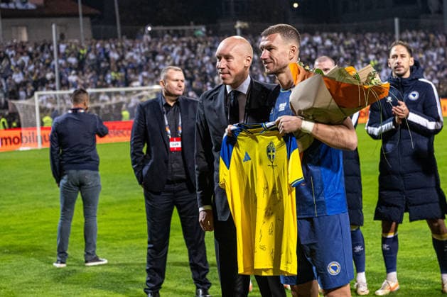 261002 Simon Aström, President of the Swedish Football Federation and Edin DÅ¾eko of Bosnia and Herzegovina after the Nations League football match between Bosnia and Herzegovina and Sweden on October 2, 2026 in Zenica. Photo: Ludvig Thunman BILDBYRAN kod LT LT0823 fotboll football soccer fotball nations league uefa nations league bosnia and herzegovina sverige sweden sverige a bbeng Copyright: LUDVIGxTHUNMAN BB261002LT214