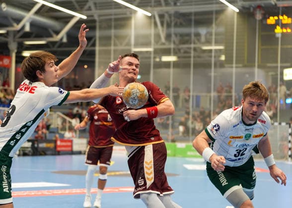 Staffan Peter (SC DHfK Leipzig, 18), Max Neuhaus (TuSEM Essen, 37), und Franz Semper (SC DHfK Leipzig, 32) GER, TuSEM Essen vs SC DHfK Leipzig, 2. Handball Bundesliga, 6. Spieltag, Saison 2026-27, Sporthalle am Hallo, Essen, 02.10.2026 TuSEM Essen vs SC DHfK Leipzig, 2. Handball Bundesliga, 6. Spieltag, Saison 2026-27, 02.10.2026 Essen Copyright: xEibner-Pressefoto ScottxColemanx EP_SCN