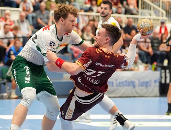 Tim Hertzfeld (SC DHfK Leipzig, 72) im Zweikampf mit Max Neuhaus (TuSEM Essen, 37) GER, TuSEM Essen vs SC DHfK Leipzig, 2. Handball Bundesliga, 6. Spieltag, Saison 2026-27, Sporthalle am Hallo, Essen, 02.10.2026 TuSEM Essen vs SC DHfK Leipzig, 2. Handball Bundesliga, 6. Spieltag, Saison 2026-27, 02.10.2026 Essen Copyright: xEibner-Pressefoto ScottxColemanx EP_SCN
