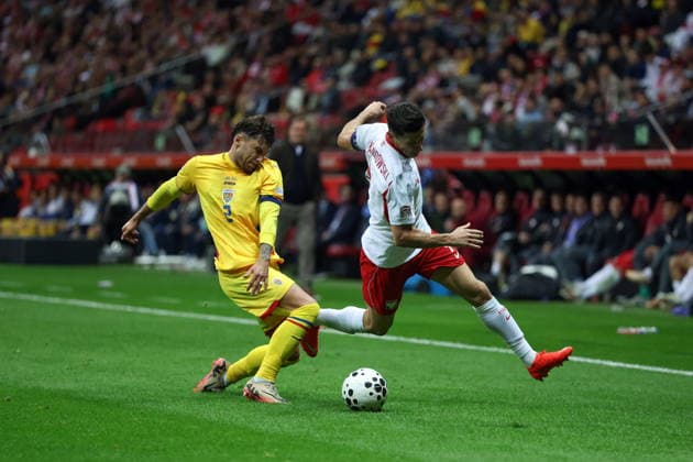 WARSZAWA 02.10.2026 MECZ 3. KOLEJKA GRUPA B4 LIGA NARODOW SEZON 2026 27: POLSKA - RUMUNIA 6:0 --- UEFA NATIONS LEAGUE FOOTBALL MATCH IN WARSAW: POLAND - ROMANIA 6:0 ANDREI RATIU ROBERT LEWANDOWSKI FOT. PIOTR KUCZA FOTOPYK NEWSPIX.PL --- newspix.pl POLAND OUT! 
